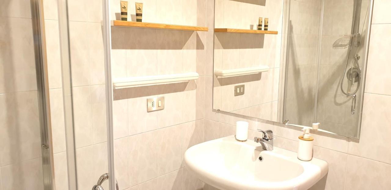 Charming Apartment & Parking By Anthea Homes กราโด ภายนอก รูปภาพ
